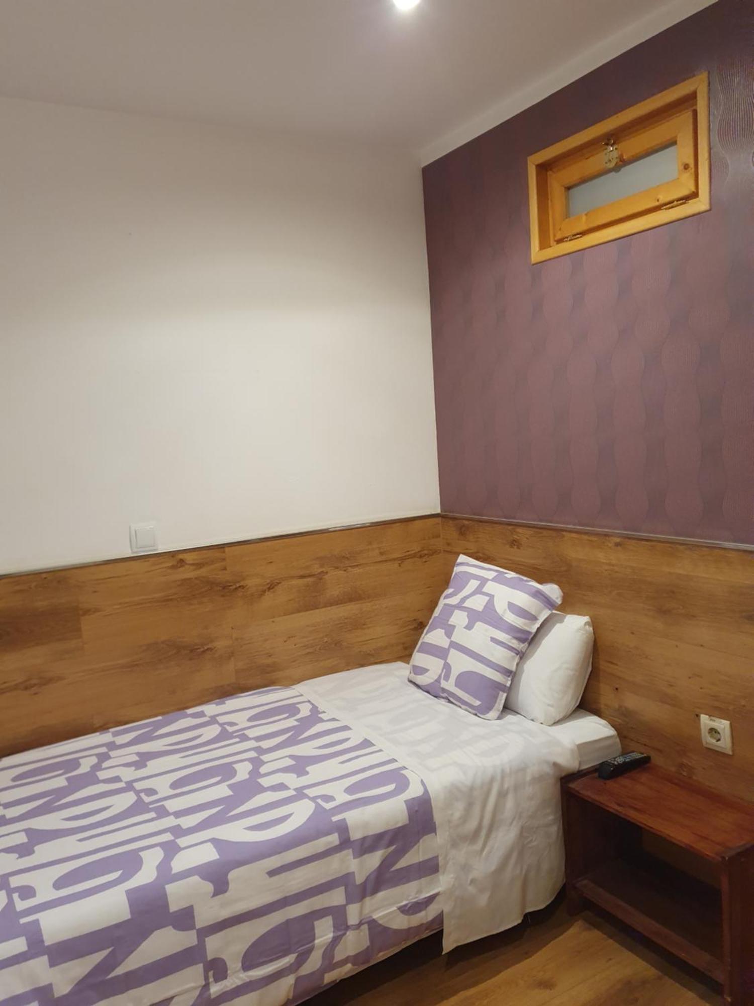 Hostal Abel Victoriano Madrid Bagian luar foto