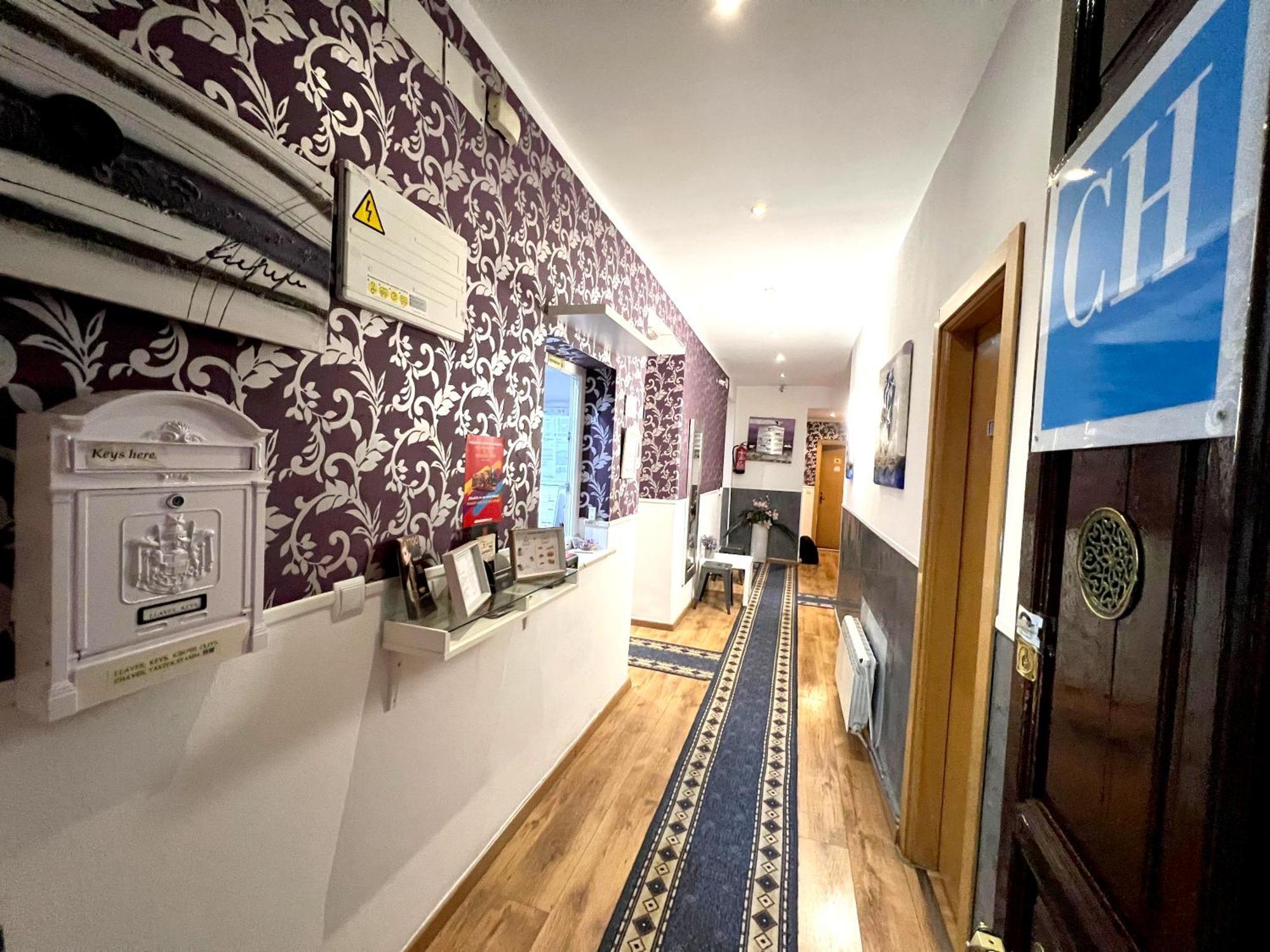Hostal Abel Victoriano Madrid Bagian luar foto