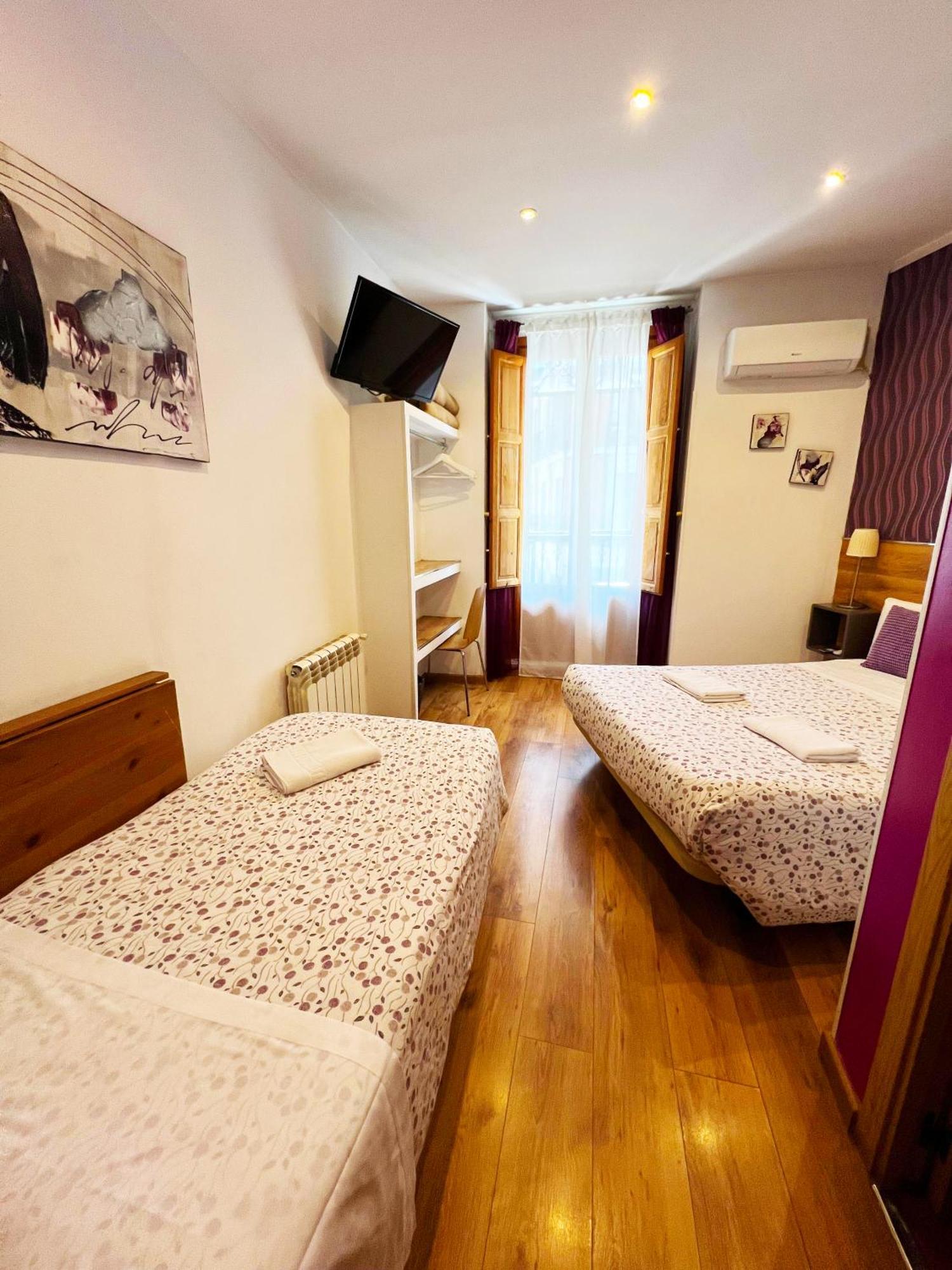Hostal Abel Victoriano Madrid Bagian luar foto