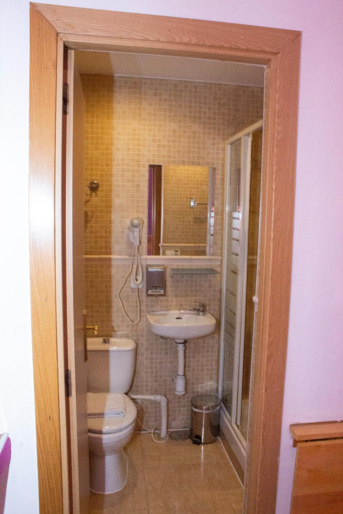 Hostal Abel Victoriano Madrid Bagian luar foto