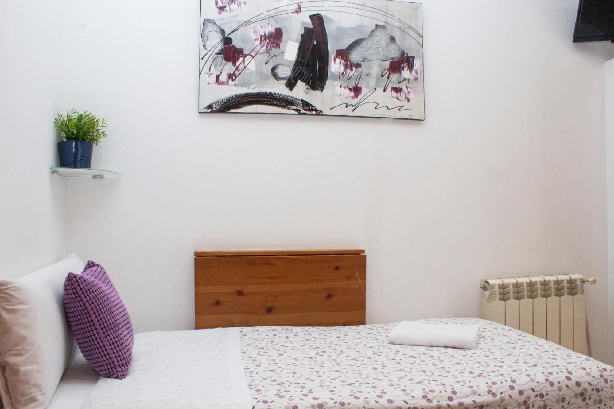 Hostal Abel Victoriano Madrid Bagian luar foto