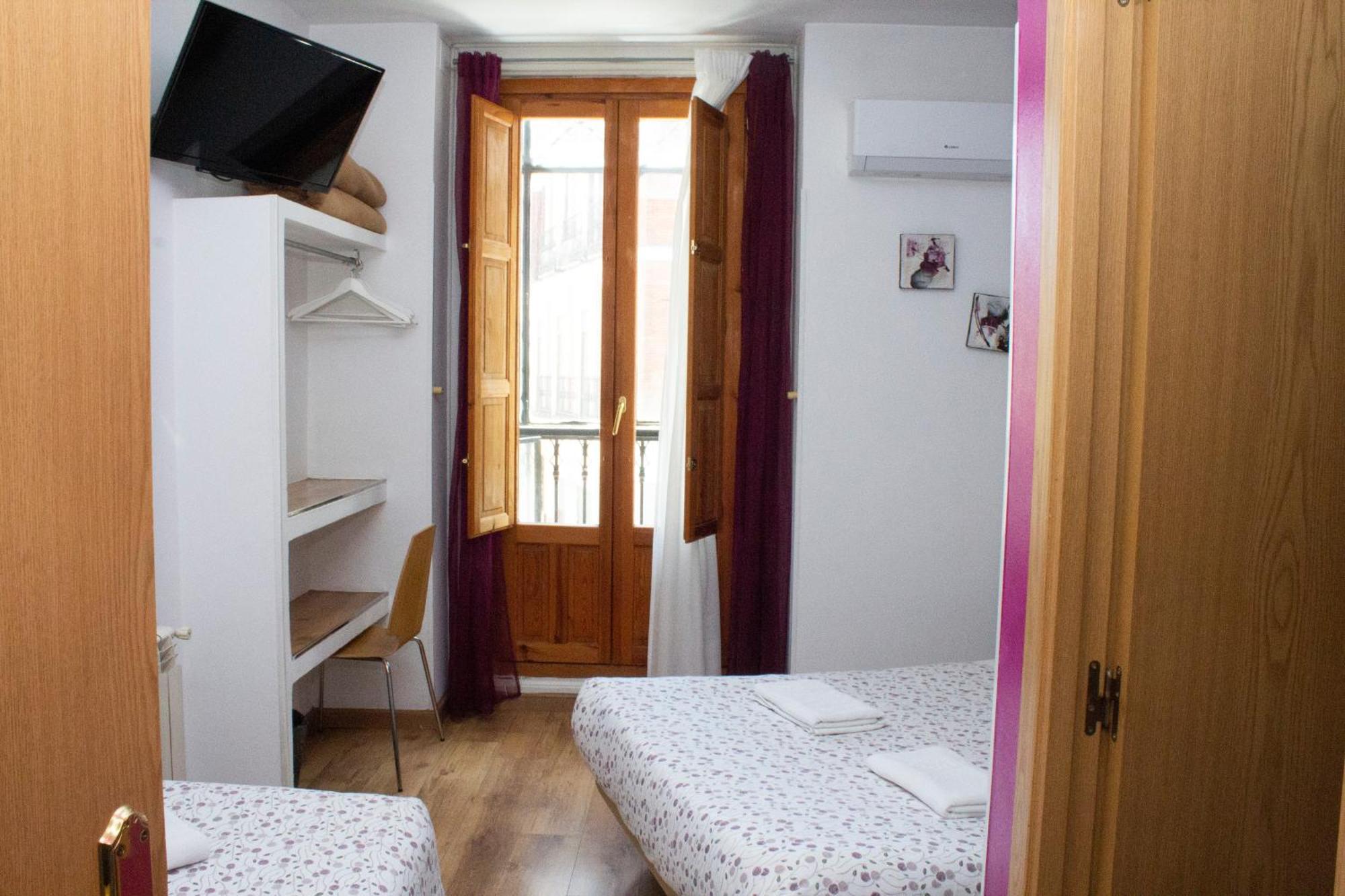 Hostal Abel Victoriano Madrid Bagian luar foto