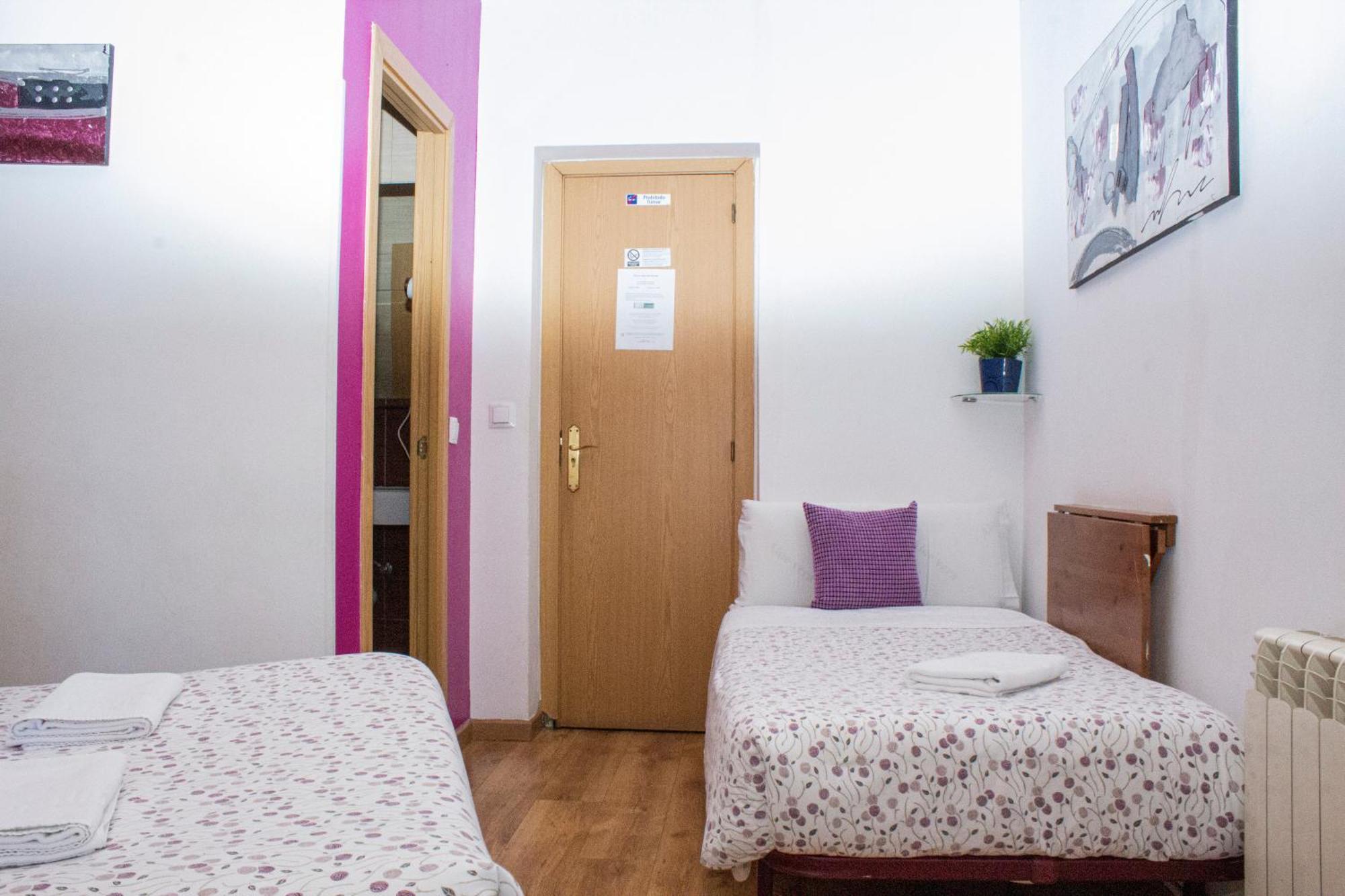 Hostal Abel Victoriano Madrid Bagian luar foto